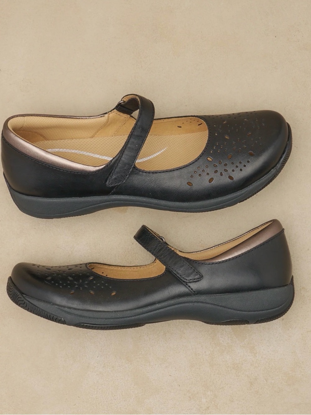 Woman's Flats Dansko Stacy Mary Jane Woman's Flats 38/ 7.5-8
